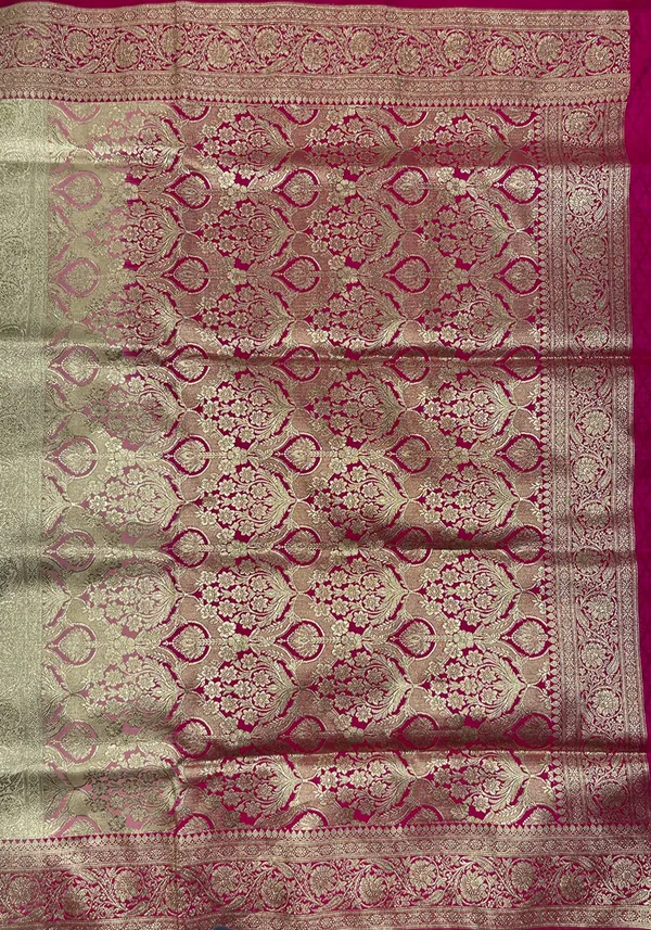 Humairah_Presents_Off-White_Katan_Silk_Floral_Light_Gold_Zari_Booti_with_Contrast_Magenta_Floral_Pallu_Banarasi_saree_and_Magenta_Blouse