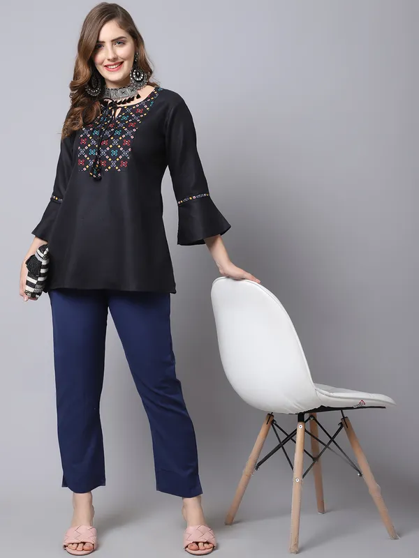 Dark_Blue_Pleat-front_Cigrette_Pants