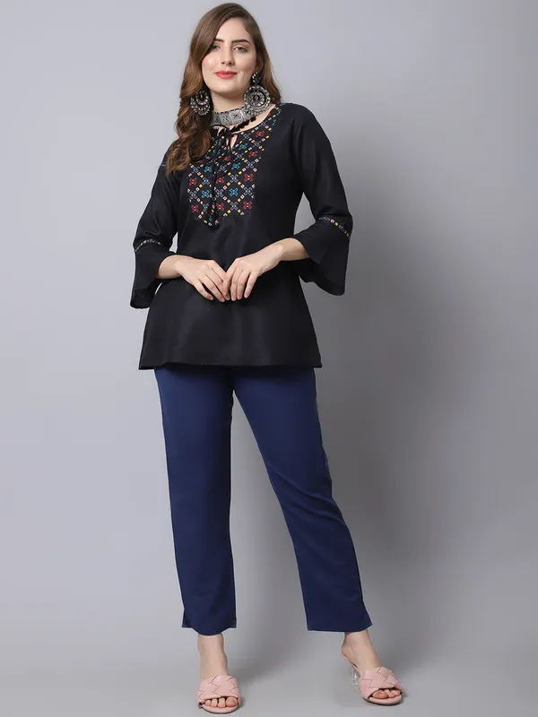 Dark_Blue_Pleat-front_Cigrette_Pants