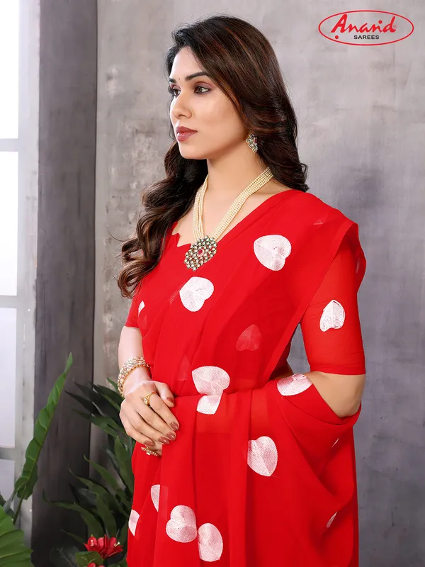 Georgette_embroidered_chiffon_saree_with_blouse_piece_(Red)