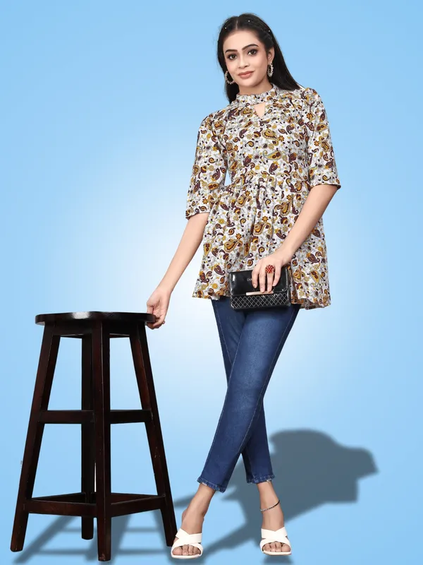 Yellow_Crepe_Mango_Floral_Printed_Casual_Wear_Tops