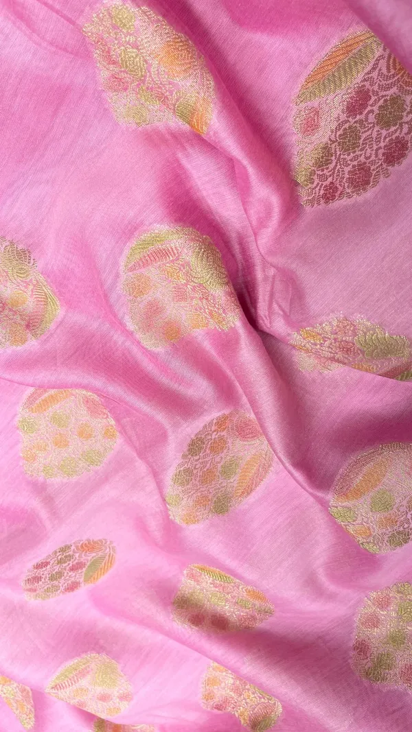 Humairah_Pure_Handloom_Baby_Pink_Cotton_Floral_Zari_Hand_Painted_Boota_with_Baby_Pink_Floral_Hand_Painted_Pallu_and_2D_Zari_Border_with_Baby_Pink_Blouse