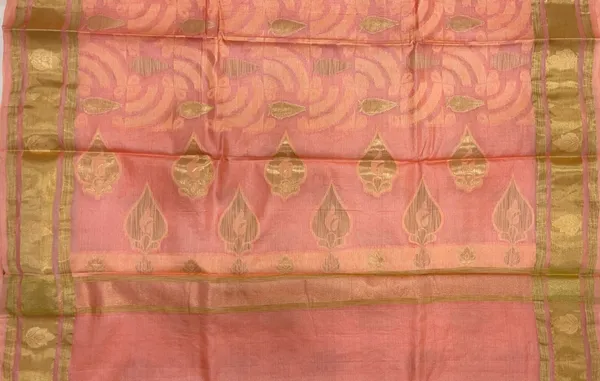 Humairah_Pure_Handwoven_Peach_Tussar_Silk_Floral_Zari_Boota_Banarasi_Floral_Zari_Border_and_Pallu_with_Pink_Blouse