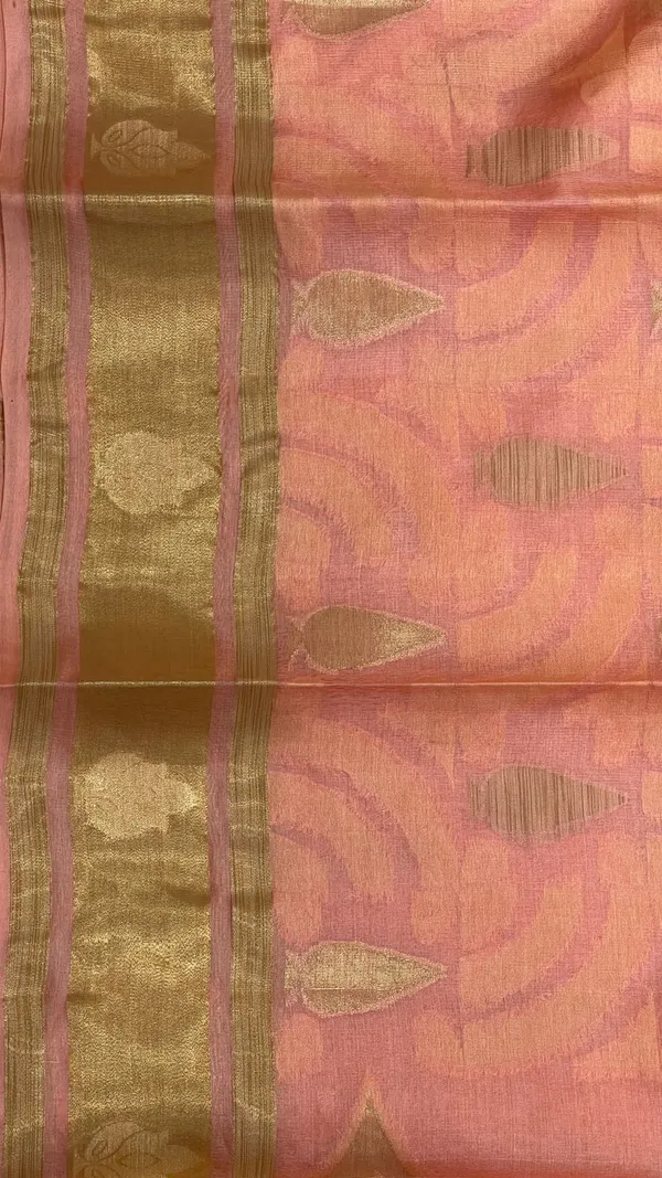 Humairah_Pure_Handwoven_Peach_Tussar_Silk_Floral_Zari_Boota_Banarasi_Floral_Zari_Border_and_Pallu_with_Pink_Blouse