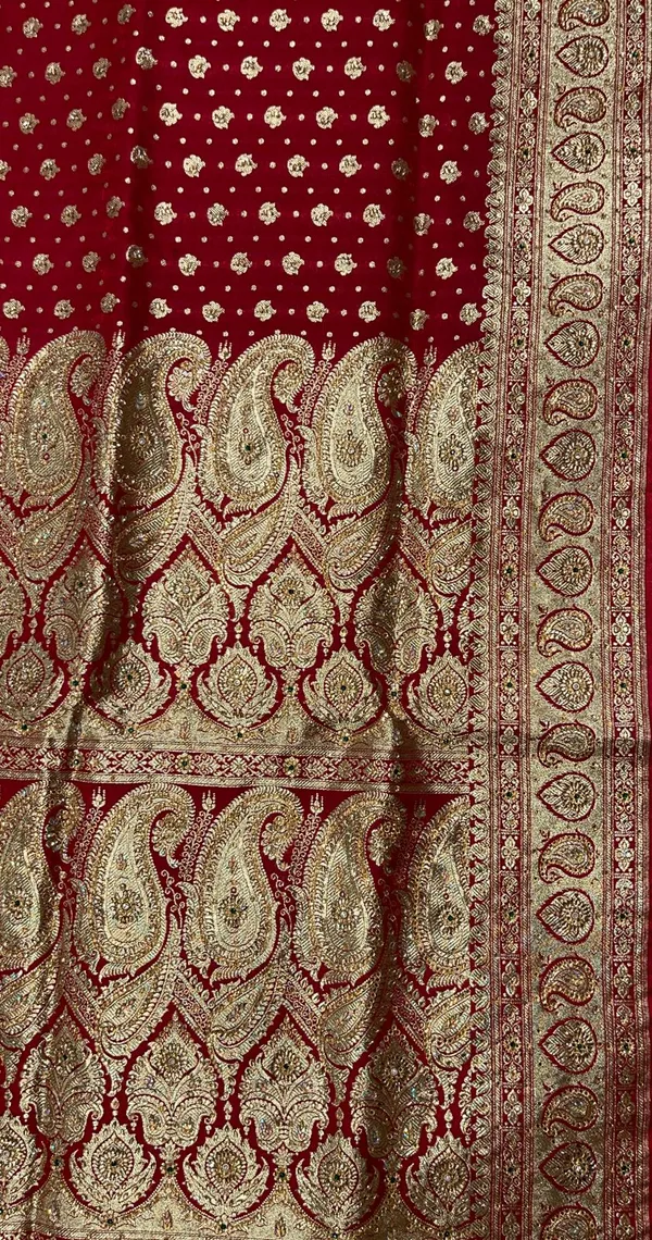 Humairah_Presents_Maroon_Stone_Work_Golden_Zari_Half-Half_Patli_Booti_Zari_Border_with_Maroon_Blouse_Banarasi_Saree_PTE72_HW