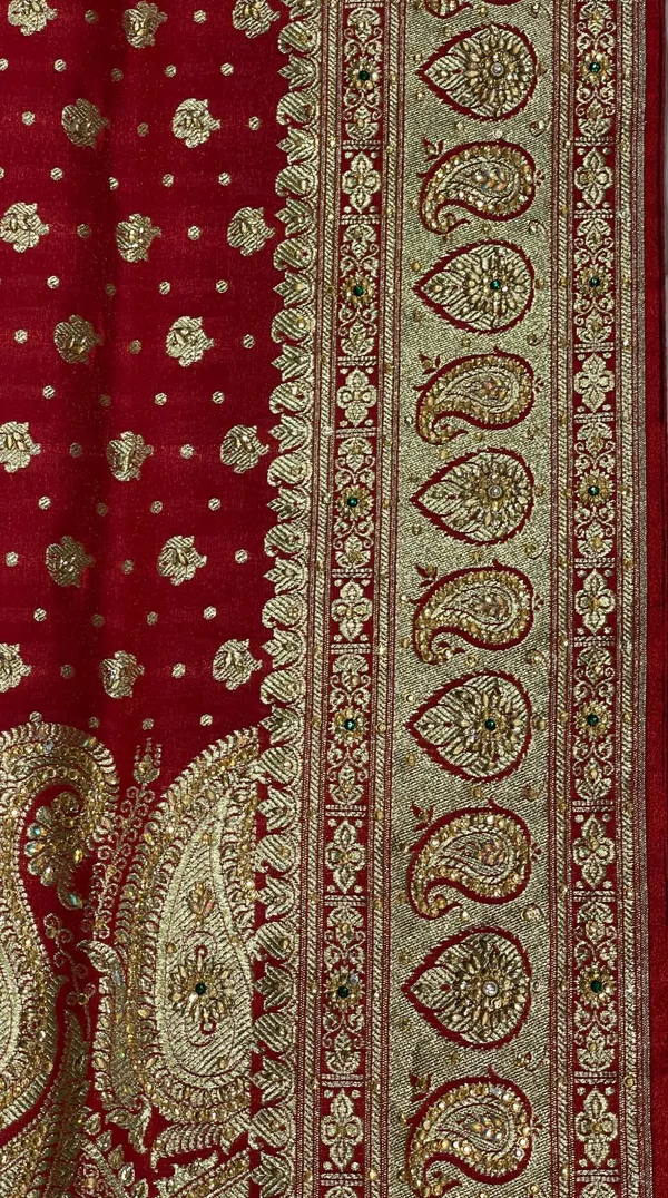 Humairah_Presents_Maroon_Stone_Work_Golden_Zari_Half-Half_Patli_Booti_Zari_Border_with_Maroon_Blouse_Banarasi_Saree_PTE72_HW