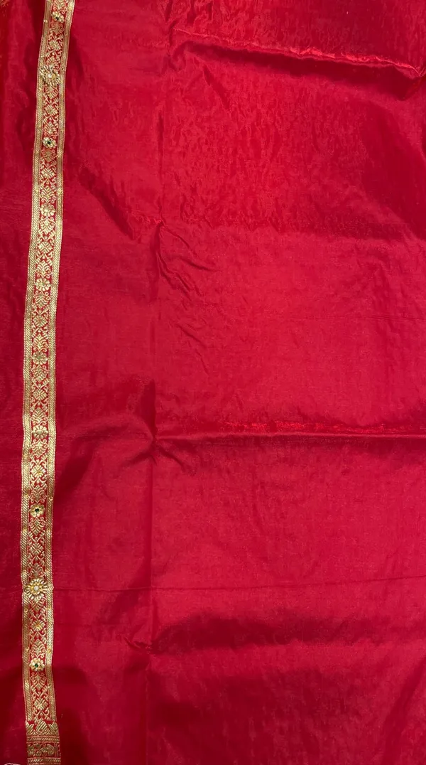 Humairah_Presents_Maroon_Stone_Work_Golden_Zari_Half-Half_Patli_Booti_Zari_Border_with_Maroon_Blouse_Banarasi_Saree_PTE72_HW