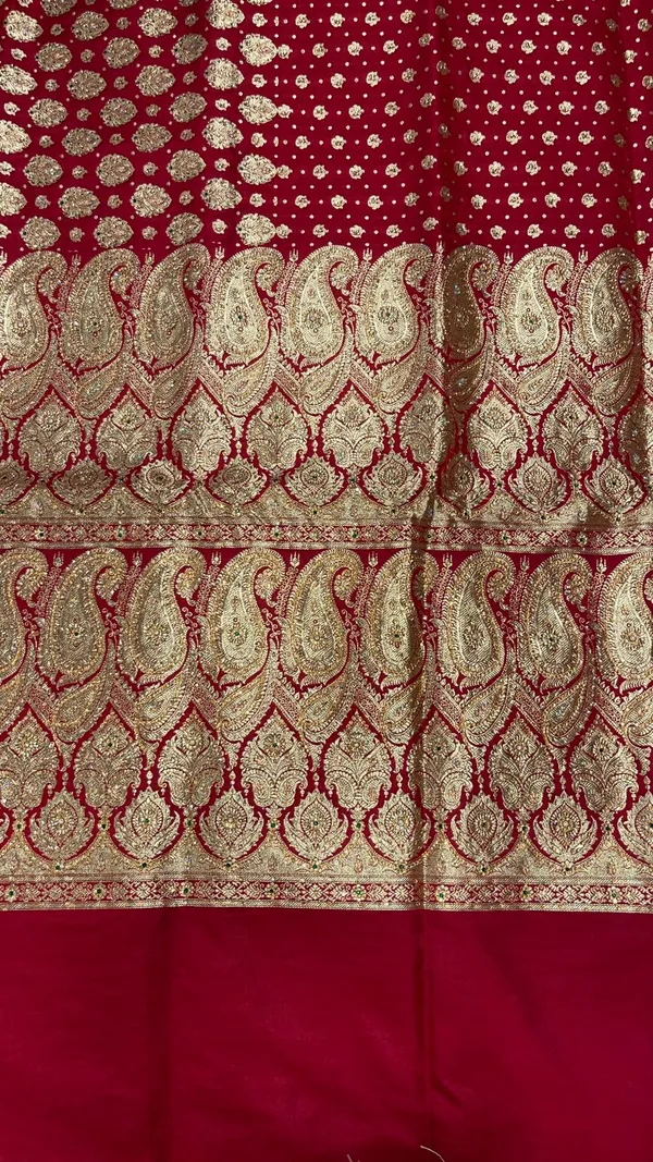Humairah_Presents_Maroon_Stone_Work_Golden_Zari_Half-Half_Patli_Booti_Zari_Border_with_Maroon_Blouse_Banarasi_Saree_PTE72_HW