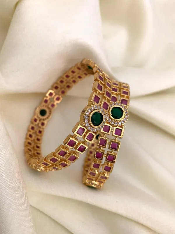 Ethnic_Ad_Gold_finish_Bangle