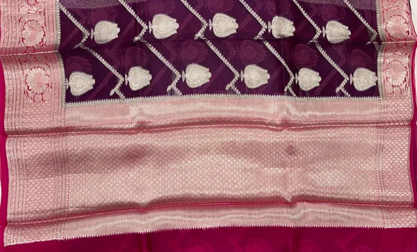 Humairah_Pure_Handloom_Purple_Organza_Floral_Zari_Booti_Ada_Stripe_with_Contrast_Red_Big_Floral_Boota_Pallu_Zari_Border_and_Red_Blouse