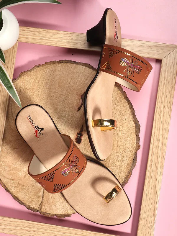 Casual_Ethnic_Heels_(Tan)