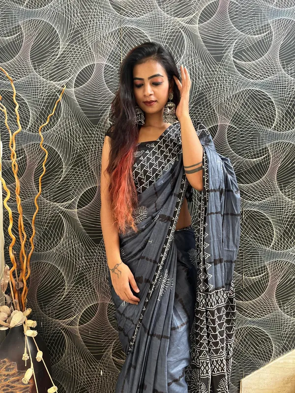 Ikkat_Print_Pure_Soft_Cotton_saree_With_Blouse_Piece
