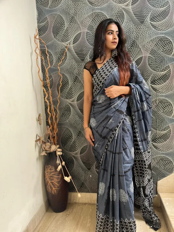 Ikkat_Print_Pure_Soft_Cotton_saree_With_Blouse_Piece