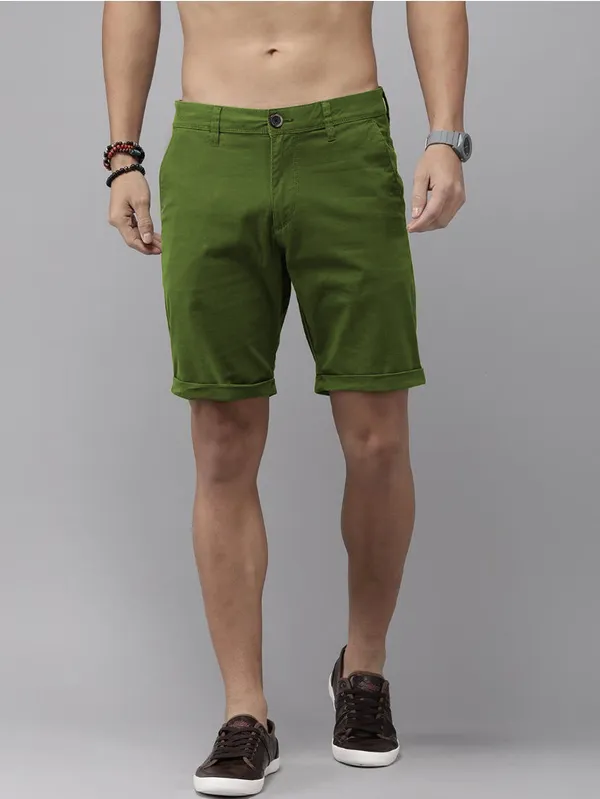 Olive_Green_Cotton_Blend_Premium_Solid_Men_Chino_Shorts_For_Men