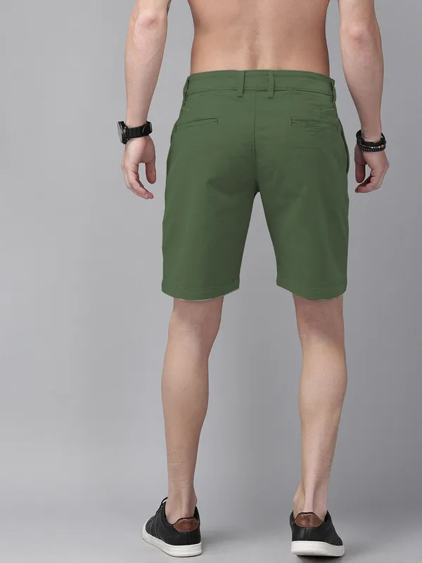 Olive_Green_Cotton_Blend_Premium_Solid_Chino_Shorts_For_Men