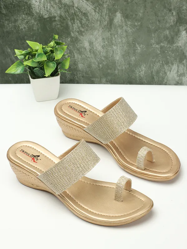 Angutha_Shining_Strap_Ethnic_Wedge_Heels_(Gold)