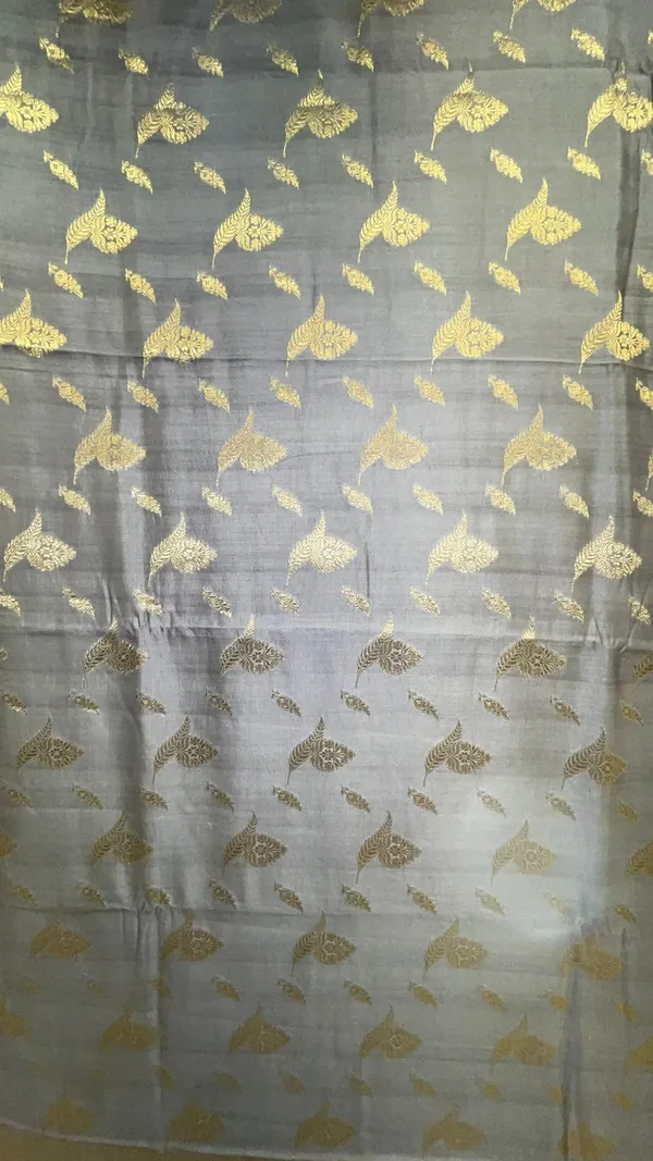 Humairah_Pure_Silk_Handwoven_Grey_Chiniya_Silk_with_Gold_Zari_Floral_Booti_&_Grey_Blouse