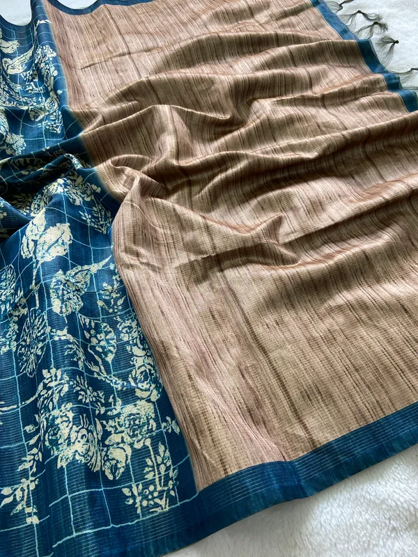 Soft_Tussar_Silk_sarees_with_Beautiful_Print_With_Attractive_Zari_Line_Saree_And_Print_Blouse_With_Tassels