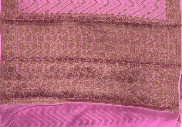Humairah_Presents_Pure_Handloom_Pink_Chiffon_Copper_Zari_Zig-Zag_with_Floral_Copper_Zari_Jaal_Anchal_and_Zari_Border_with_Pink_Blouse