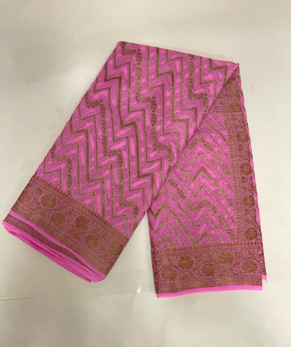 Humairah_Presents_Pure_Handloom_Pink_Chiffon_Copper_Zari_Zig-Zag_with_Floral_Copper_Zari_Jaal_Anchal_and_Zari_Border_with_Pink_Blouse