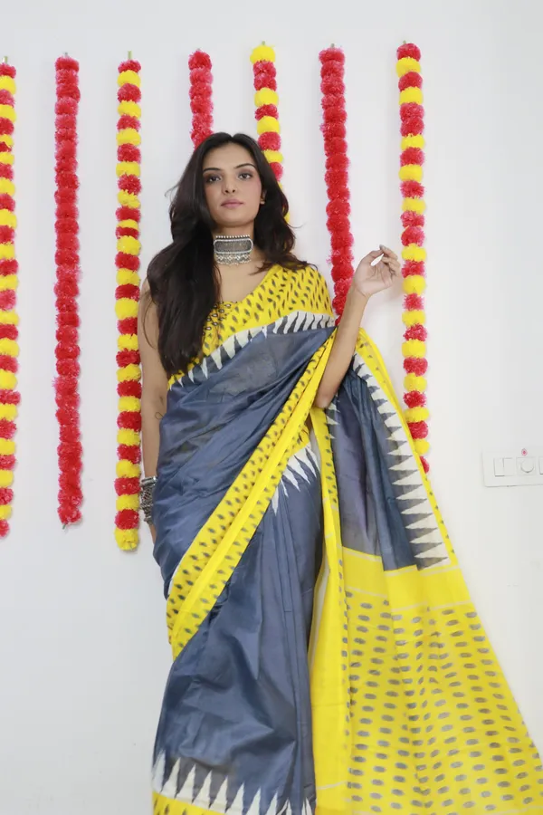 Ikkat_Print_Pure_Soft_Cotton_saree_With_Blouse_Piece
