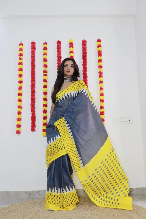 Ikkat_Print_Pure_Soft_Cotton_saree_With_Blouse_Piece