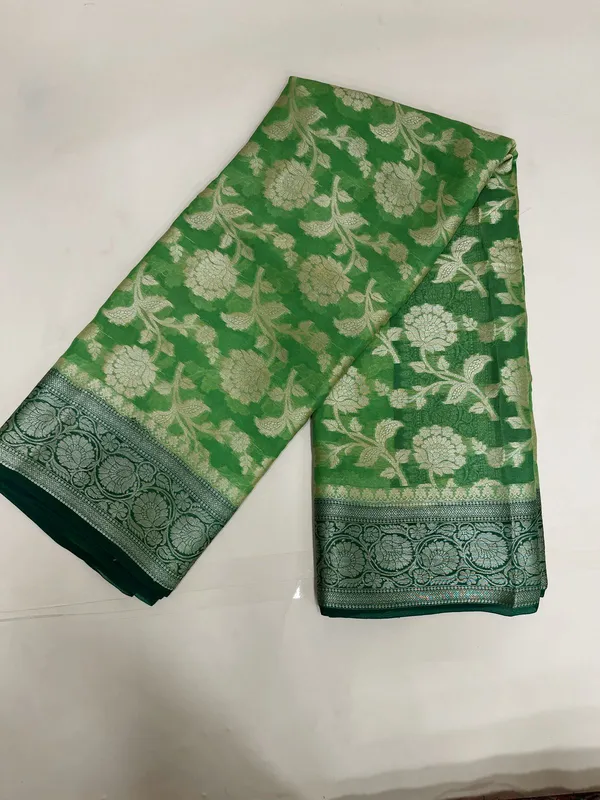 Humairah_Presents_Pure_Handloom_Pista_Green_Chiffon_Floral_Zari_Jaal_Contrast_Dark_Green_Zari_Border_and_Big_Boota_Pallu_with_Dark_Green_Blouse