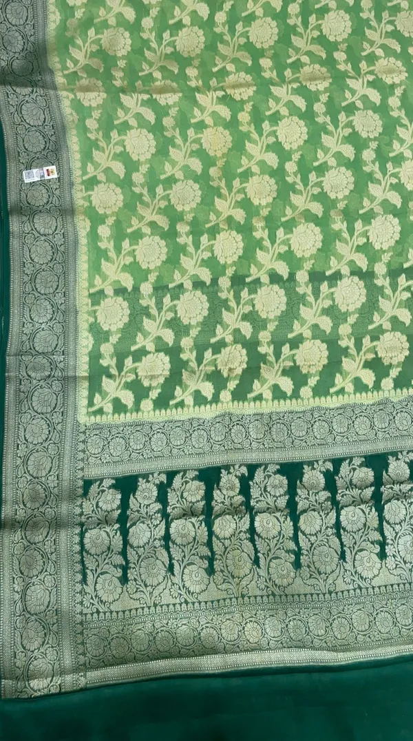 Humairah_Presents_Pure_Handloom_Pista_Green_Chiffon_Floral_Zari_Jaal_Contrast_Dark_Green_Zari_Border_and_Big_Boota_Pallu_with_Dark_Green_Blouse