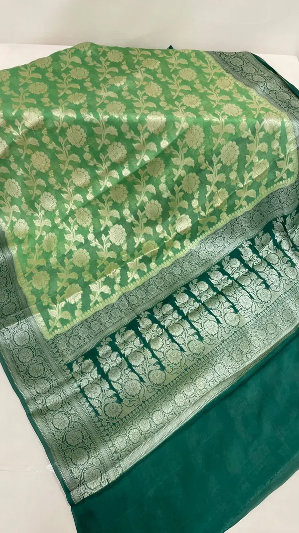 Humairah_Presents_Pure_Handloom_Pista_Green_Chiffon_Floral_Zari_Jaal_Contrast_Dark_Green_Zari_Border_and_Big_Boota_Pallu_with_Dark_Green_Blouse