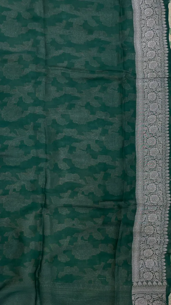Humairah_Presents_Pure_Handloom_Pista_Green_Chiffon_Floral_Zari_Jaal_Contrast_Dark_Green_Zari_Border_and_Big_Boota_Pallu_with_Dark_Green_Blouse
