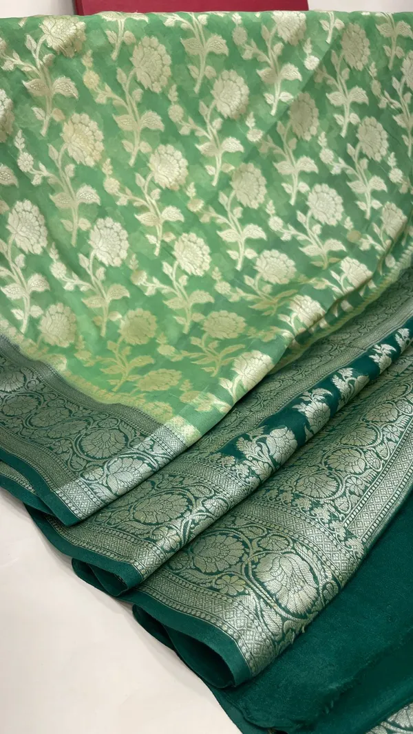 Humairah_Presents_Pure_Handloom_Pista_Green_Chiffon_Floral_Zari_Jaal_Contrast_Dark_Green_Zari_Border_and_Big_Boota_Pallu_with_Dark_Green_Blouse