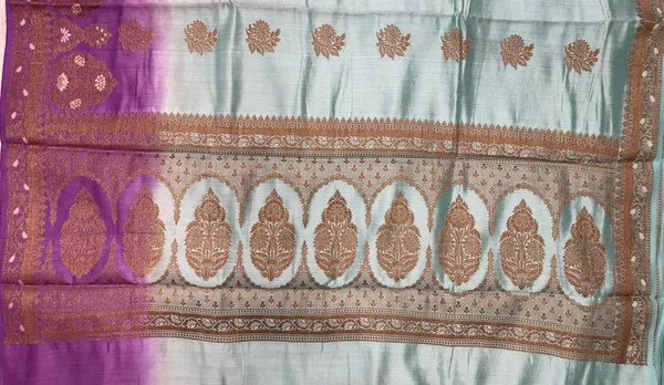 Humairah_Pure_Handloom_Sea_Green_Dupion_Silk_Copper_Zari_Floral_Booti_with_Big_Floral_Copper_Zari_Floral_Boota_Pallu_and_Contrast_Purple_Mina_Zari_Border_with_Sea_Green_Blouse