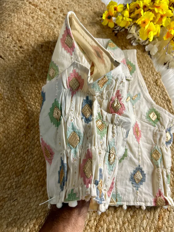Presenting_Stretchable_Blouse_In_Pure_Cotton_Fabric
