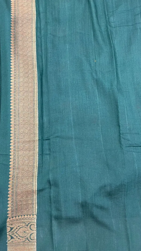 Humairah_Pure_Handwoven_Dark_Green_Pure_Muga_Silk_Floral_Minakari_Zari_Boota_Small_Zari_Border_Banarasi_Saree_with_Dark_Green_Blouse_piece