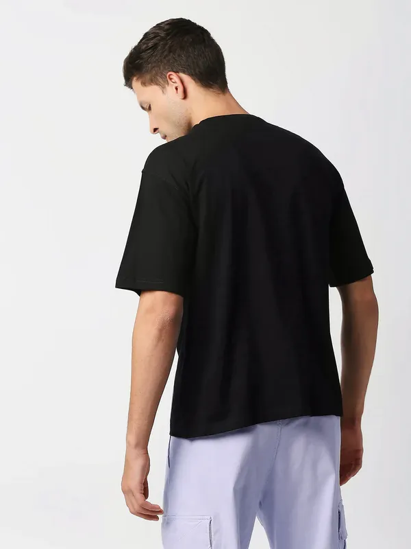 Black_Oversized_Printed_Half_Sleeve_Cotton_T-Shirt_For_Men