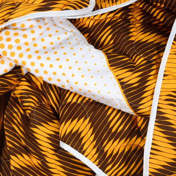 Abstract_Single_Comforter_for_Mild_Winter_(Polyester,_Orange,_Brown)