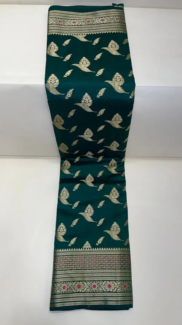 Humairah_Pure_Silk_Handwoven_Dark_Green_Chiniya_Silk_Gold_Floral_Zari_Booti_with_Minakari_Border_&_Dark_Green_Blouse