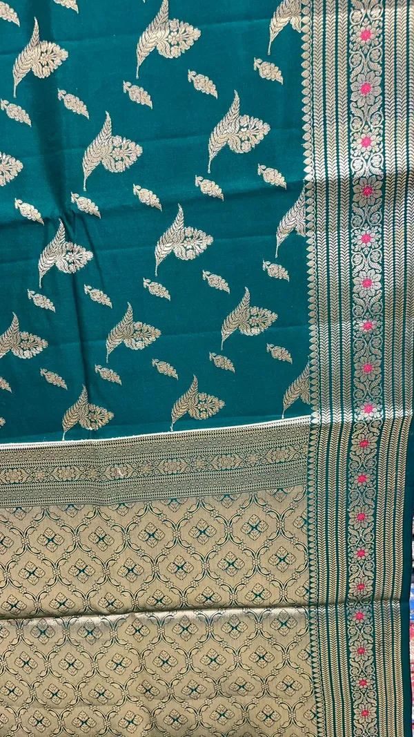Humairah_Pure_Silk_Handwoven_Dark_Green_Chiniya_Silk_Gold_Floral_Zari_Booti_with_Minakari_Border_&_Dark_Green_Blouse
