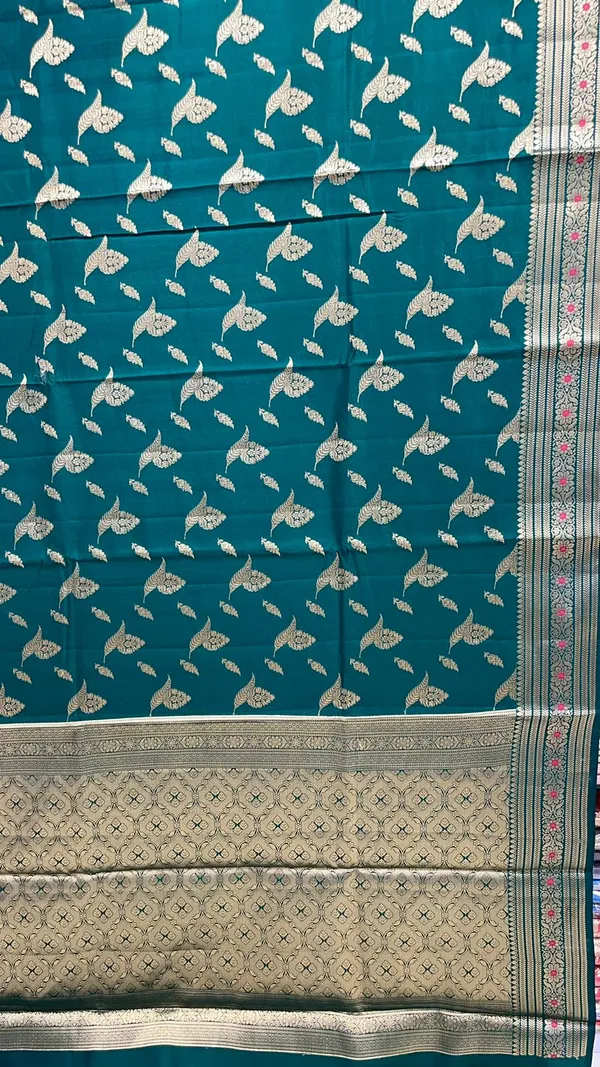 Humairah_Pure_Silk_Handwoven_Dark_Green_Chiniya_Silk_Gold_Floral_Zari_Booti_with_Minakari_Border_&_Dark_Green_Blouse