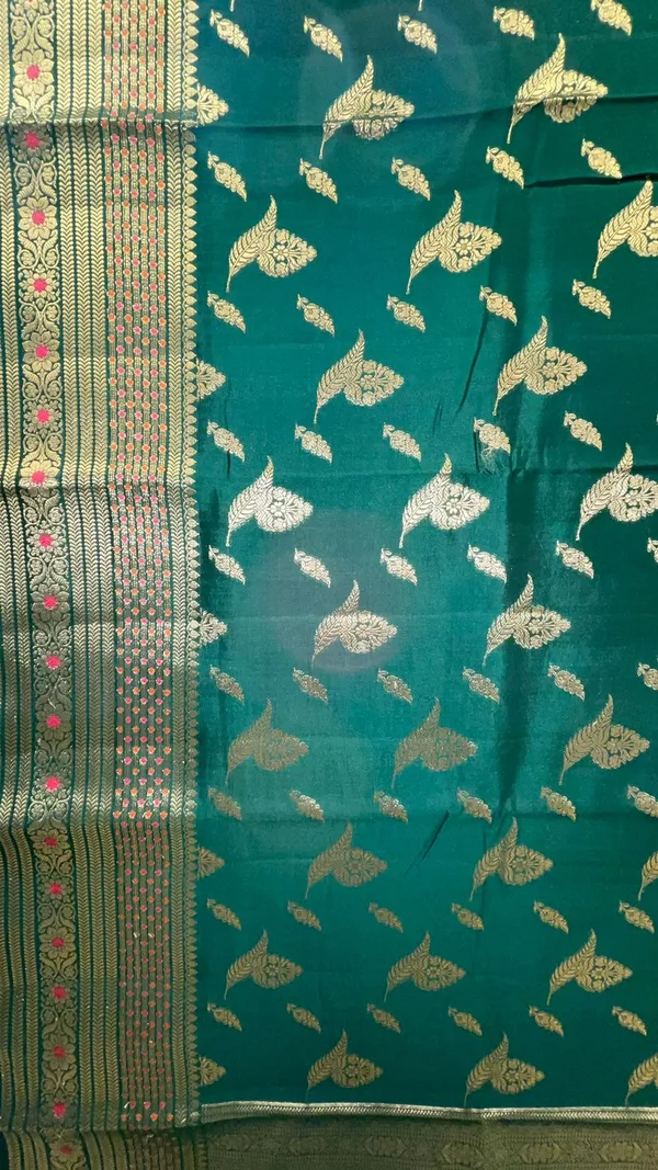 Humairah_Pure_Silk_Handwoven_Dark_Green_Chiniya_Silk_Gold_Floral_Zari_Booti_with_Minakari_Border_&_Dark_Green_Blouse