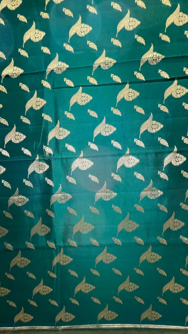 Humairah_Pure_Silk_Handwoven_Dark_Green_Chiniya_Silk_Gold_Floral_Zari_Booti_with_Minakari_Border_&_Dark_Green_Blouse