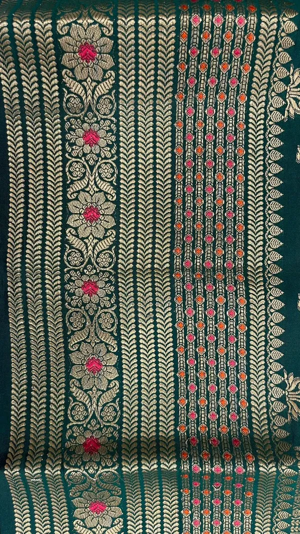 Humairah_Pure_Silk_Handwoven_Dark_Green_Chiniya_Silk_Gold_Floral_Zari_Booti_with_Minakari_Border_&_Dark_Green_Blouse