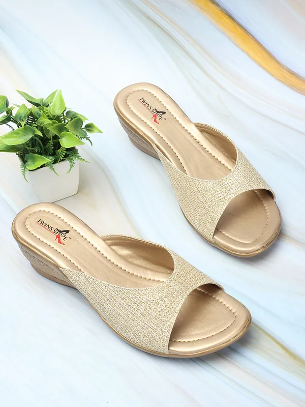 Shining_Strap_Ethnic_Wedge_Heels_(Gold)