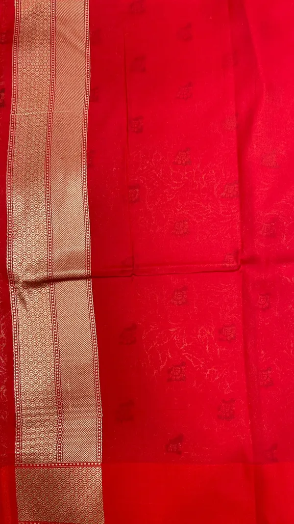 Humairah_Presents_Red_Katan_Silk_Floral_Zari_Mina_Jaal_with_Banarasi_Zari_2D_Border_and_Pallu_with_Red_Blouse