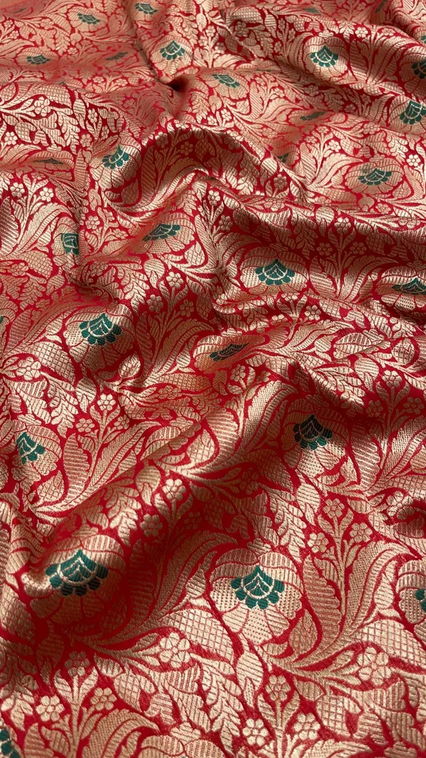 Humairah_Presents_Red_Katan_Silk_Floral_Zari_Mina_Jaal_with_Banarasi_Zari_2D_Border_and_Pallu_with_Red_Blouse