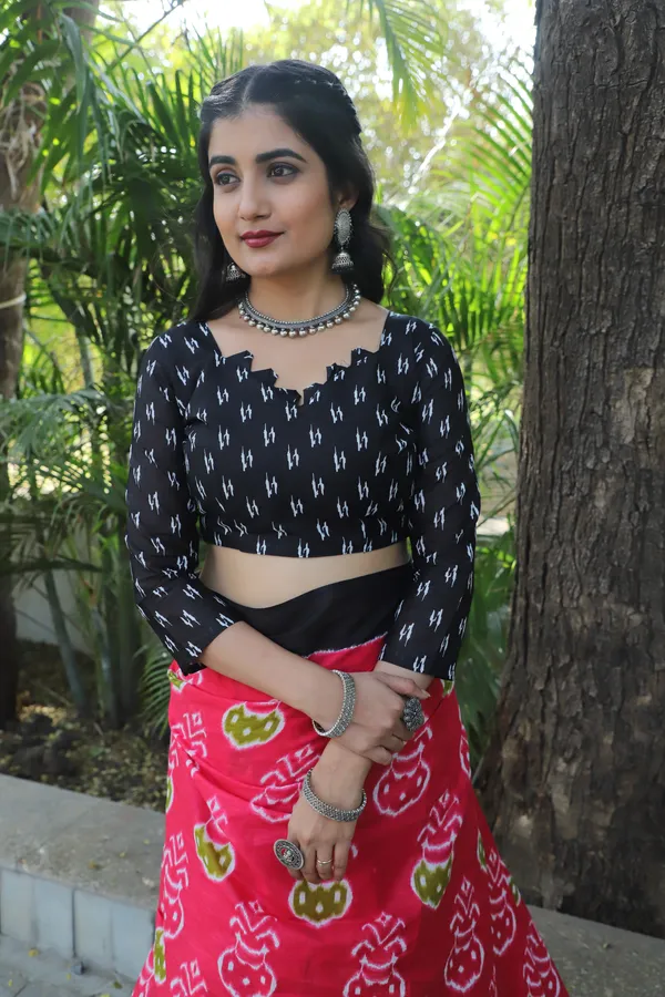Ikkat_Hand_Block_Print_Print_Pure_Soft_Cotton_saree_With_Blouse_Piece