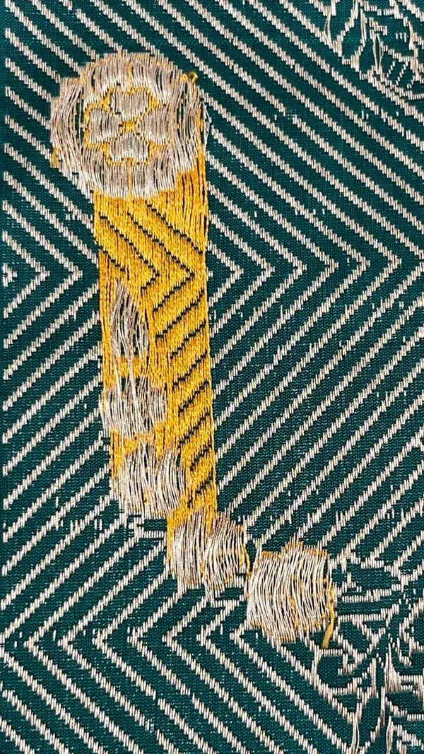Humairah_Pure_Handwoven_Dark_Green_Katan_Silk_Sona_Rupa_Kadhwa_Chunri_Booti_and_Kadhwa_Floral_Mina_Zari_Border_and_Pallu_with_Golden_Stripe_Dark_Green_Blouse