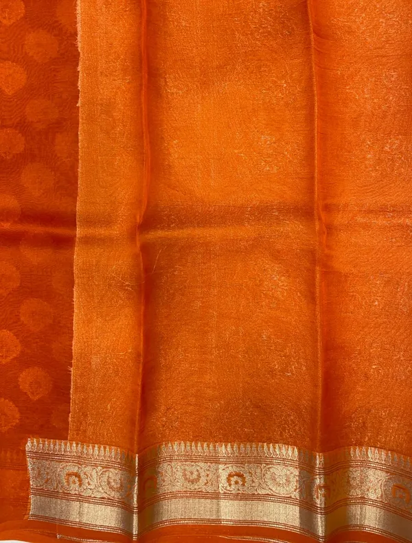 Humairah_Pure_Handloom_Maroon_Organza_Floral_Zari_Booti_with_Contrast_Mustard_Big_Floral_Boota_Pallu_Zari_Border_and_Mustard_Blouse