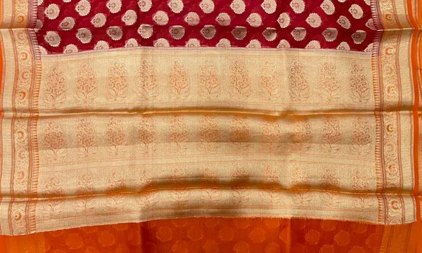 Humairah_Pure_Handloom_Maroon_Organza_Floral_Zari_Booti_with_Contrast_Mustard_Big_Floral_Boota_Pallu_Zari_Border_and_Mustard_Blouse