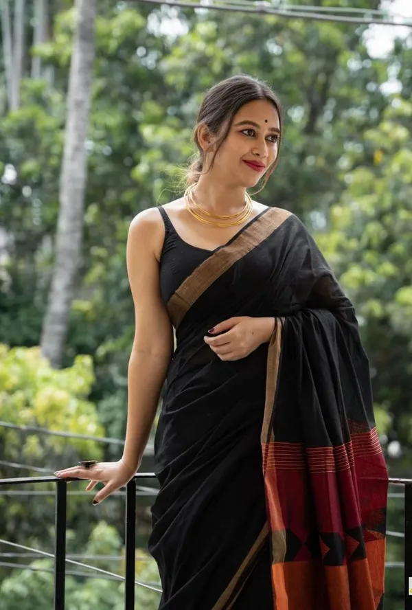 Women's_Kanjivaram_Banarasi_Soft_Cotton_Silk_Zari_Woven_Saree_With_Blouse_Piece_With_Blouse_Piece